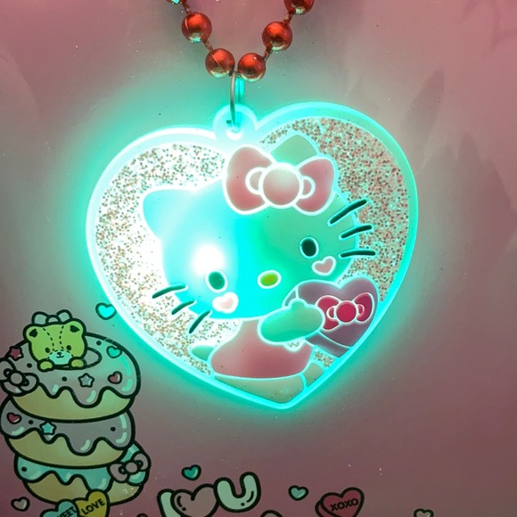⚜️Sanrio Hello Kitty Valentines Flashing Necklace - Picture 2 of 3